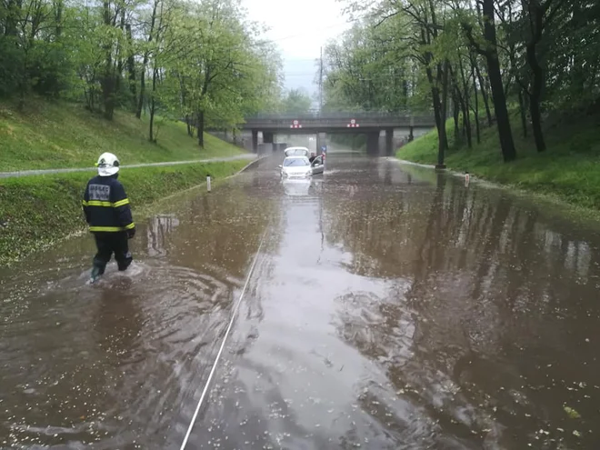 Gasilci so imeli spet ogromno dela. Voda je povzročila številne težave.