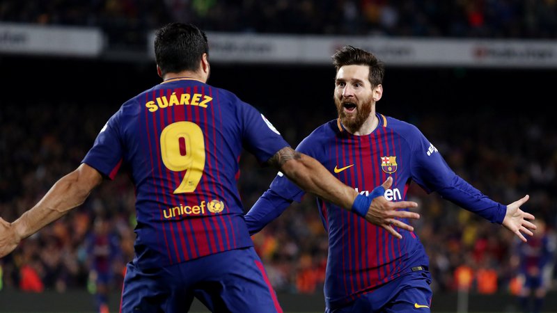 Fotografija: Luis Suarez je zabil vodilni gol za Barcelono in s prekrškom omogočil drugega še Lionelu Messiju.