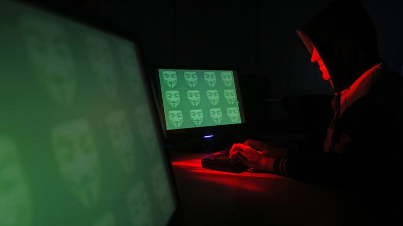 Fotografija: Po usposobljenosti ter strokovnosti odkrivanja in pregona kibernetičnega kriminala je slovenska policija na visoki ravni in povsem primerljiva z večino drugih članic EU in zunaj nje. FOTO: Reuters