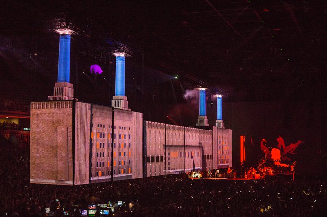 Roger Waters je na kocertu zgradil elektrarno. FOTO: Boris Podobnik
