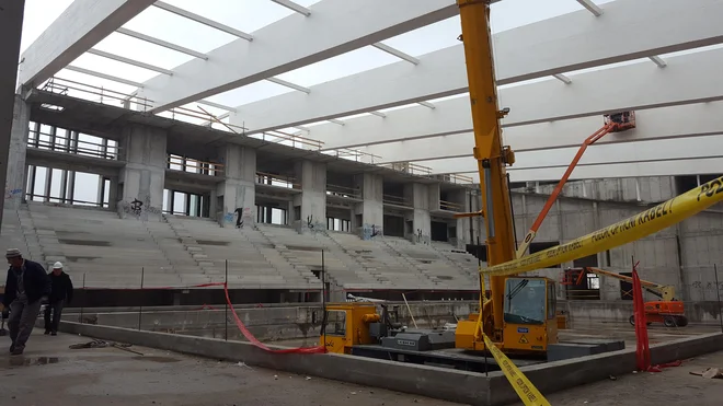Olimpijski bazen Koper je privlačna volilna tema. FOTO: Boris Šuligoj