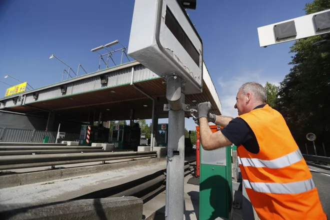 Na gorenjski avtocesti so stekla prva dela za ruitev cestninske postaje Torovo, 8. maj 2018