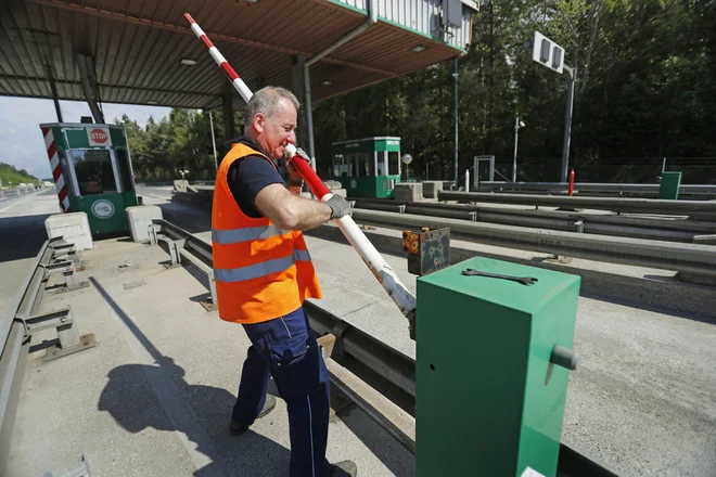 Na gorenjski avtocesti so stekla prva dela za ruitev cestninske postaje Torovo, 8. maj 2018