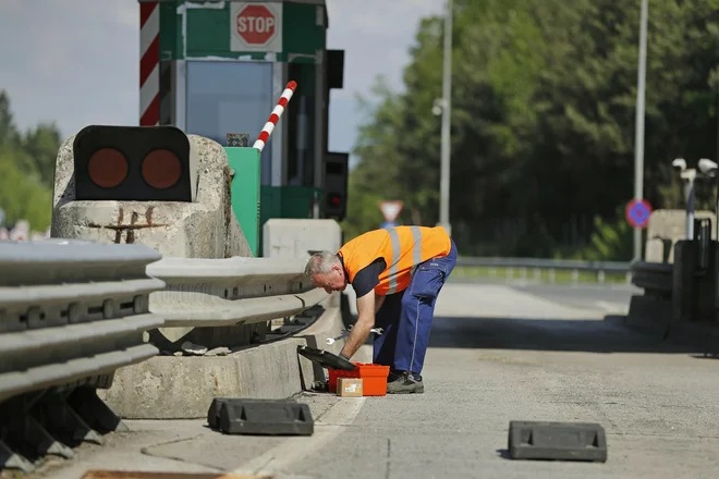 Na gorenjski avtocesti so stekla prva dela za ruitev cestninske postaje Torovo, 8. maj 2018