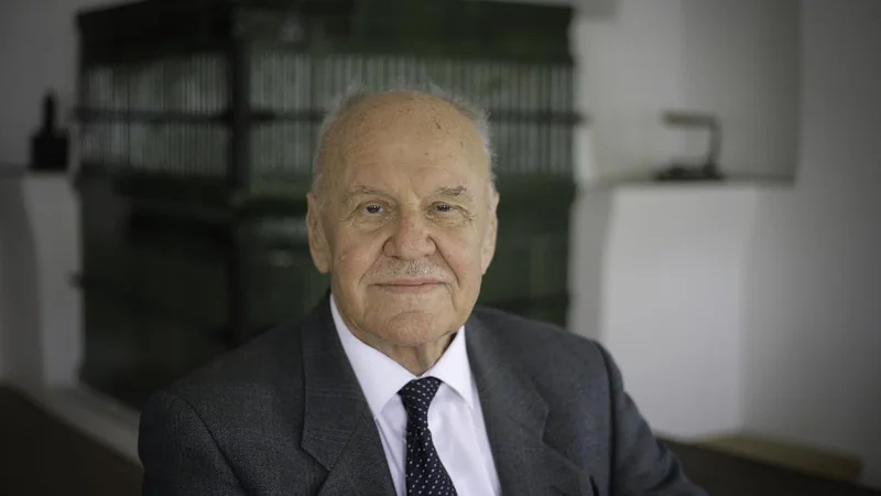 Fotografija: Letos mineva 50 let, odkar se je Stanislav Škrabec iz Nove Gorice vrnili v Ribnico. FOTO: Jože Suhadolnik/Delo FOTO: Jože Suhadolnik/delo/