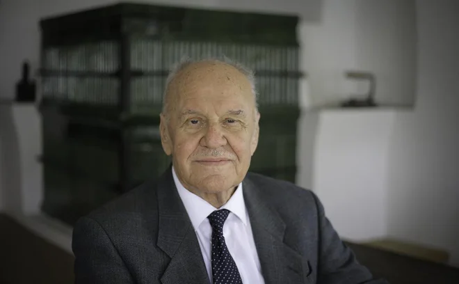 Letos mineva 50 let, odkar se je Stanislav Škrabec iz Nove Gorice vrnili v Ribnico. FOTO: Jože Suhadolnik/Delo FOTO: Jože Suhadolnik/delo/