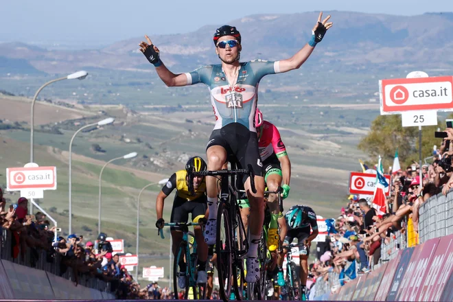 Tim Wellens je na &quot;belgijskem&quot; vzponu izkorstil svojo moč. FOTO: Luk Benies/Afp