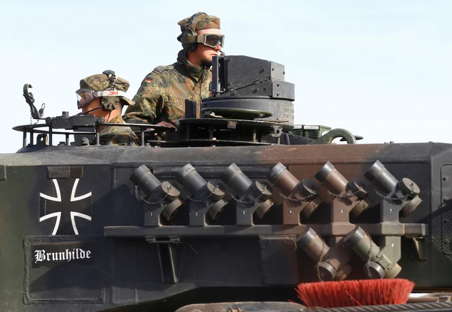 Seznam težav nemške vojske je dolg. Od 244 tankov Leopard 2
je lani delovalo le 105. FOTO: Reuters FOTO: Reuters/Reuters