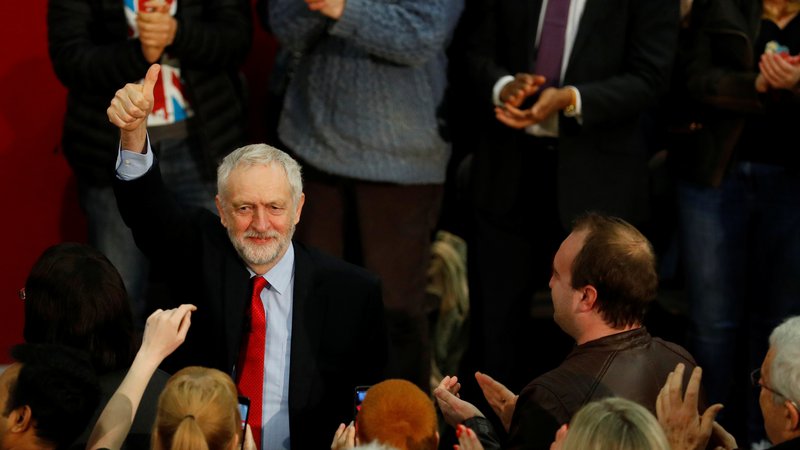 Fotografija: Corbynova podoba po vrsti zdrsov ni več tako bleščeča kot ob začetku mandata. FOTO: REUTERS/Phil Noble 