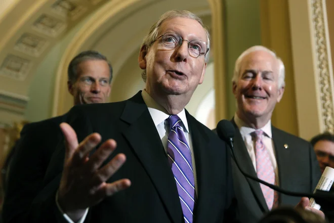 Vodja republikanske večine v senatu Mitch McConnell. FOTO: Alex Brandon/AP