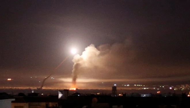 Šlo je za eno največjih izraelskih vojaških operacij v zadnjih letih in sploh največjo proti iranskim tarčam. FOTO: Reuters