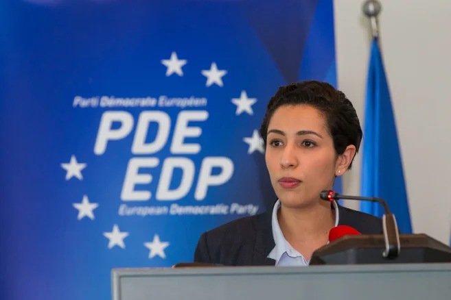 Sarah El Haïry se ukvarja z vprašanjem, kako pomagati ljudem, ki so odvisni od pomoči drugih. FOTO: Milan Simčič/fotoučilnica/