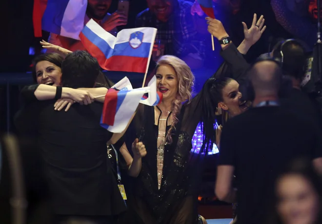 Lea Sirk je prepričala poslušalce, saj so jo poslali v finale. FOTO: AP