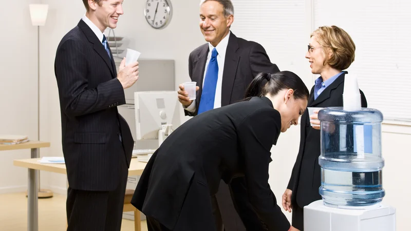 Fotografija: Za zaposlitev je socialna mreža zelo pomembna. FOTO: Shutterstock/