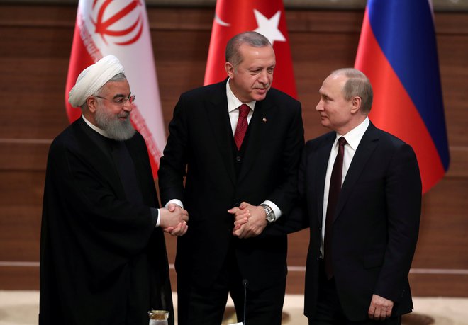 Na fotografiji: predsednik Irana Hassan Rouhani, Erdogan  in Putin (na srečanju v Ankari aprila letos). FOTO: Umit Bektas/Reuters