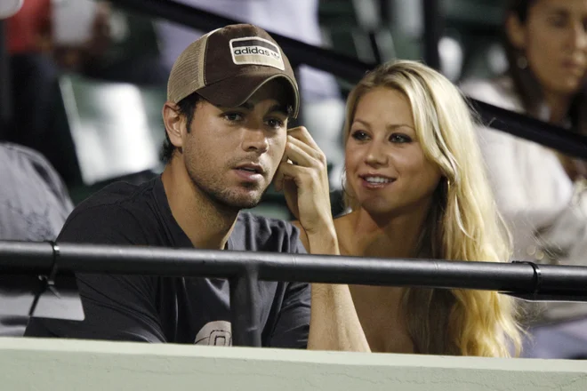 Enrique Iglesias in Ana Kurnikova pred leti na finalu turnirja U.S. Open FOTO: Carlos Barria/Reuters