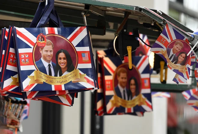 London preplavljajo spominki FOTO: Toby Melville/Reuters