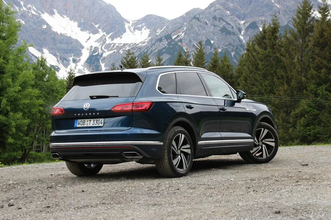 V novega touarega so vgradili tako rekoč vse danes znane asistenčne sisteme. FOTO: Gregor Pucelj