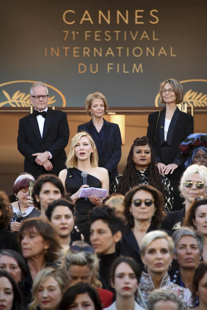 Igralka Cate Blanchett je v nagovoru izpostavila zaskrbljujoča dejstva, »Prestižno zlato palmo so podelili 71 režiserjem in le dvema režiserkama.« FOTO: Arthur Mola/AP