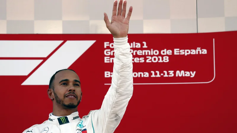 Fotografija: Lewis Hamilton je drugič zapored zmagoslavno dvignil roko. Foto Manu Fernandez/AP