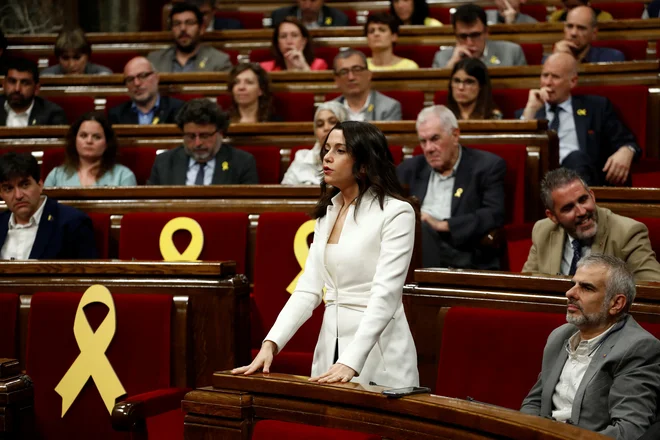 Potem ko Torra v prvem glasovanju v soboto pričakovano ni bil izvoljen, ker bi za to potreboval absolutno večino glasov vseh poslancev, v drugem krogu za izvolitev potrebuje le še navadno večino 66 glasov. FOTO: Juan Medina/Reuters