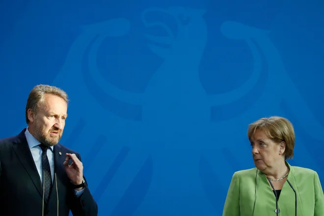 Nemška kanclerka Angela Merkel in predsednik BiH Bakir Izetbegović v Berlinu FOTO: AFP/Odd Andersen