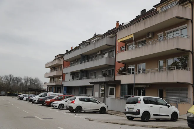 Stanovalci v Novem Dragomlju se bodo po večletnem sporu končno zunajsodno poravnali z republiškim stanovanjskim skladom. FOTO:&nbsp;Leon Vidic&nbsp;