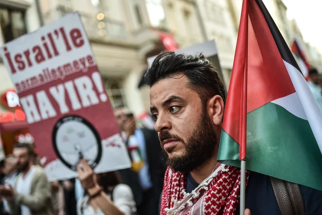Protesti sledijo ponedeljkovem nasilju, ko so na območju Gaze ob meji z Izraelom izraelske sile ubile 60 Palestincev. FOTO: Ozan Kose/AFP