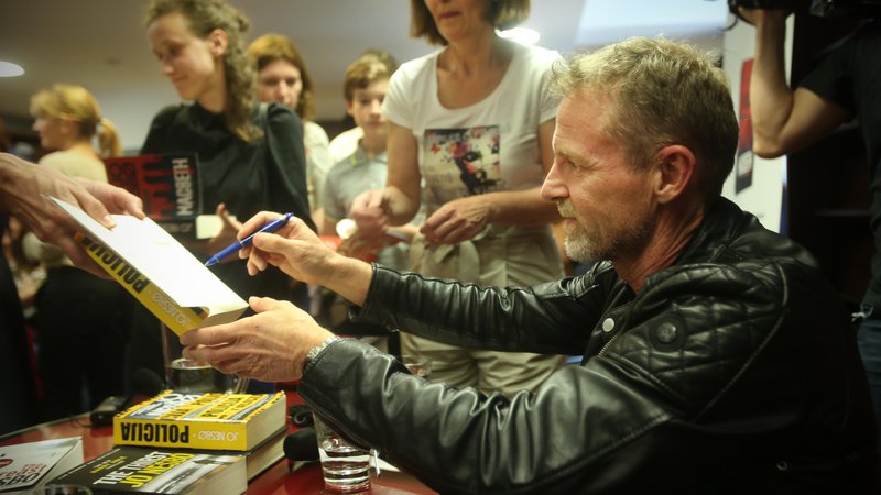 Fotografija: Jo Nesbø med podpisovanjem knjig v ljubljanskem Konzorciju