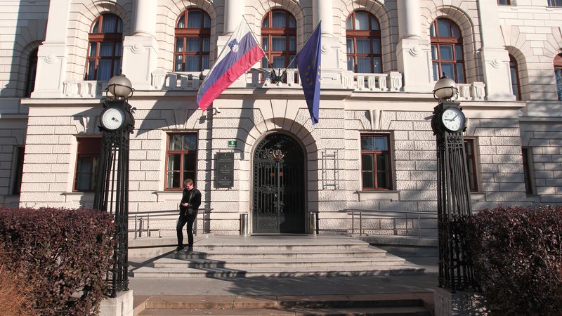 Fotografija: V palači na Tavčarjevi domujejo tri sodišča. Foto: Dejan Javornik/