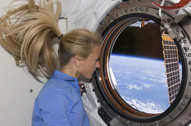 Medtem ko imajo astronavti in vesoljski inženirji velik ugled v javnosti, imajo politiki veliko večjo moč. In morda tiči zajec prav v tem grmu: Morda bodo ženske najtežje postale enakopravne moškim v tistih delih družbe, ki imajo po splošnem prepričanju največjo moč. FOTO: Reuters