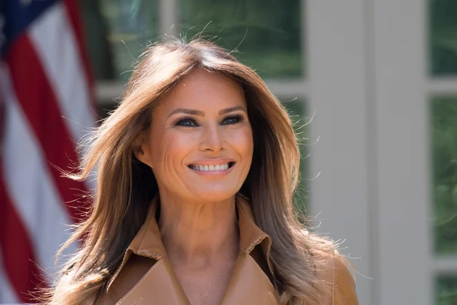Melania Trump ostaja zadržana &raquo;slovenska sfinga&laquo;; tudi o operativnem posegu, ki so ji ga v ponedeljek opravili na ledvici, so mediji zaman poskušali izvedeti podrobnosti. FOTO: AFP/Jim Watson
