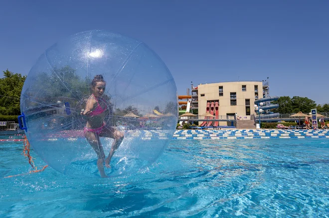 Terme Ptuj: Termalni park poleti ponuja številne vodne aktivnosti. 