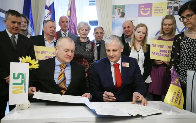 Ker je lista Združene desnice v Novem mestu zavrnjena, na volitvah ne bo mogel kandidirati predsednik stranke Glas za otroke in družine, ki je del koalicije, Aleš Primc (na fotografiji desno) FOTO: Jože Suhadolnik/Delo