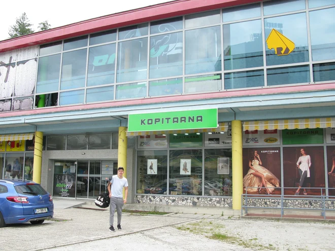 Legendarna trboveljska blagovnica spet naprodaj. FOTO: Polona Malovrh/Delo