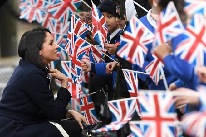 Poroko princa Harryja in ameriške igralke Meghan bo pop dogodek brez ustavnih konsekventnosti, a vseeno pomemben za vitalnost monarhije. FOTO: Paul Ellis/Afp