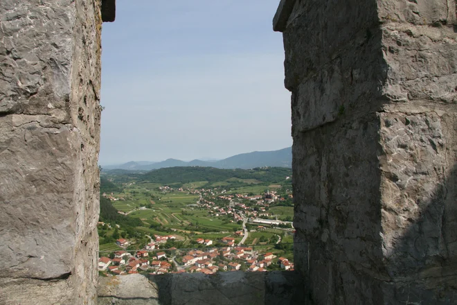 Rihemberk bo izhodiščna točka za pohodništvo in kolesarstvo. Blaž Močnik/Delo