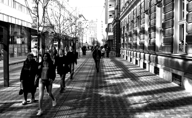 Slabo odzivnost Ljubljančanov na presejalne programe pri NIJZ povezujejo tudi z manjšo sosedsko povezanostjo. FOTO: Roman Šipić