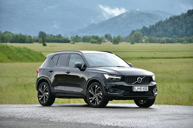 XC 40 je že po številki najmanjši športni terenec švedske znamke. Po svoji vsebini pa ni tako zelo majhen. FOTO: Gašper Boncelj /All