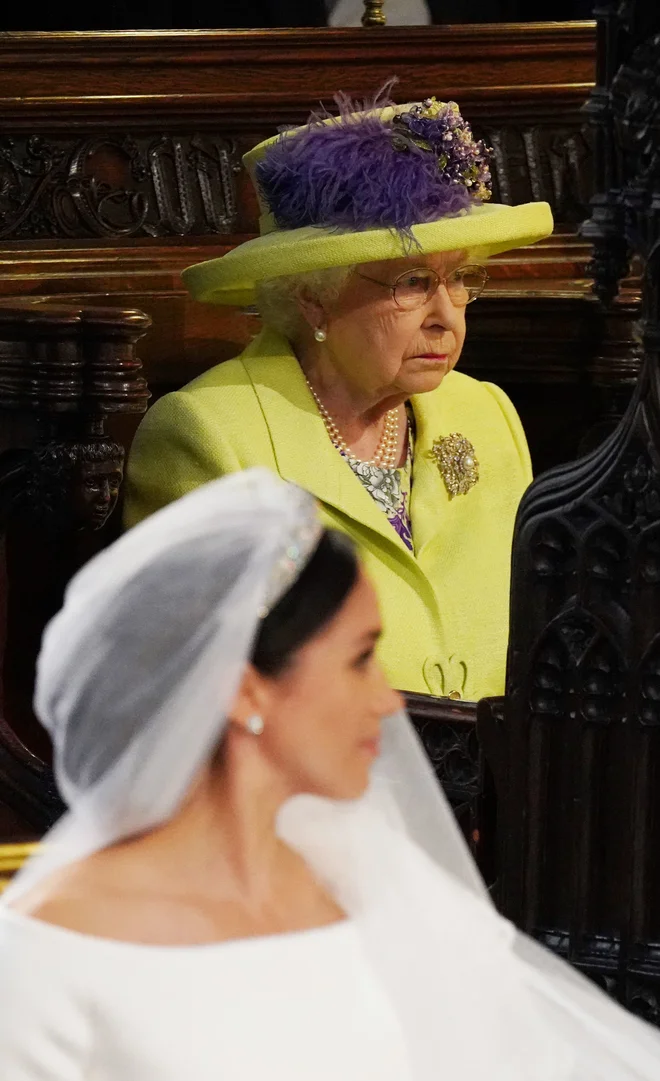 Princ Harry je moral za dovoljenje za poroko zaprostiti svojo babico, kraljico Elizabeto II. Ta je za poročno darilo Harryju podelila naziv vojvoda Sussexa.