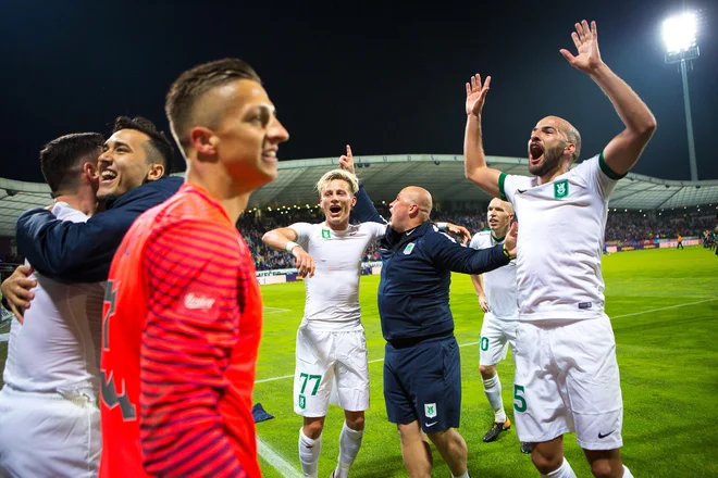 Od drugega naslova državnega prvaka Olimpijo ločijo le še štiri točke. Foto Tadej Regent/Delo