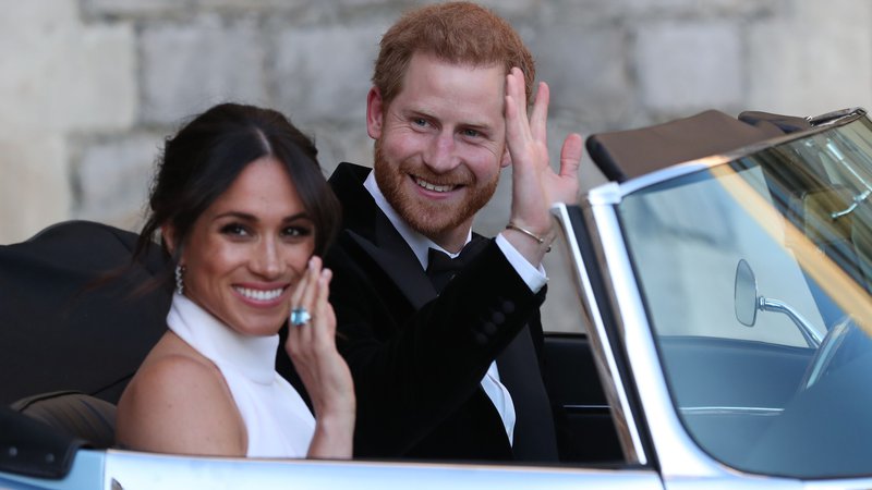 Fotografija: Novopečena vojvoda in vojvodinja Sussexa še ne bosta odpotovala na poročno potovanje. FOTO: AFP