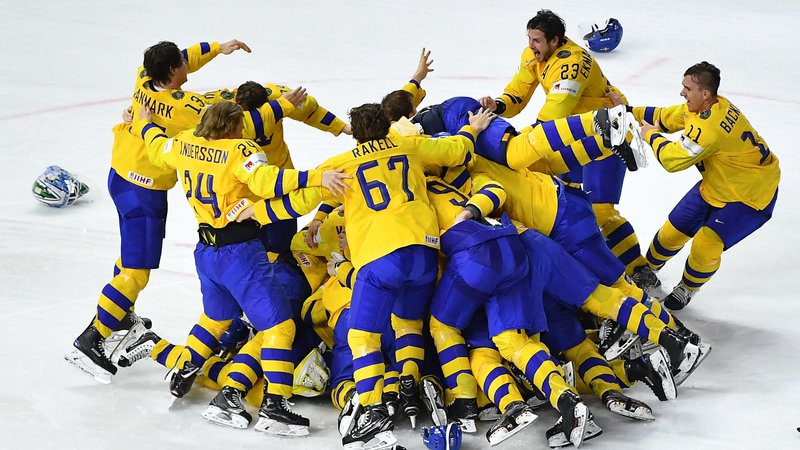 Fotografija: Švedi so se tako veselili 11. naslova svetovnih prvakov v hokeju.
FOTO AFP