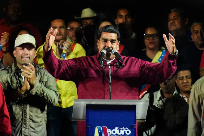 »Mir in demokracija sta zmagala,« je ob ponovni izvolitvi dejal Maduro. FOTO: Federico Parra/AFP