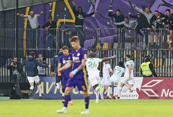 V Olimpiji slavijo, v Mariboru žalujejo. FOTO: Tadej Regent