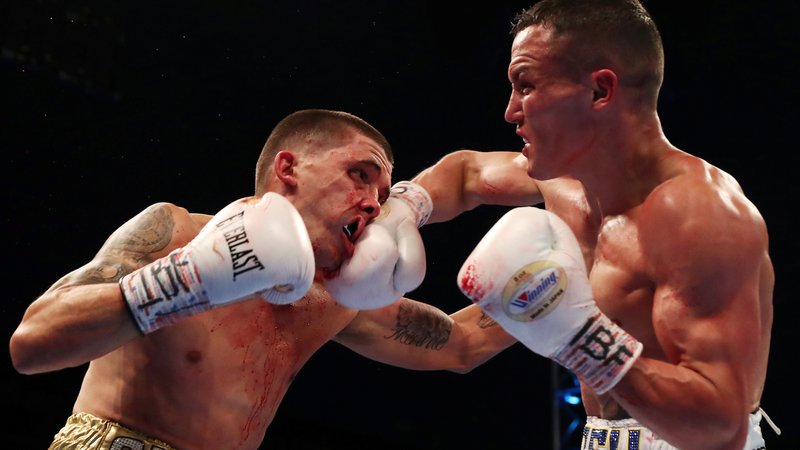 Fotografija: V Leedsu sta se za naslov najboljšega boksarja v peresnolahki kategoriji po verziji IBF pomerila Lee Selby in Josh Warrington. FOTO: Peter Cziborra/Action Images Via Reuters
