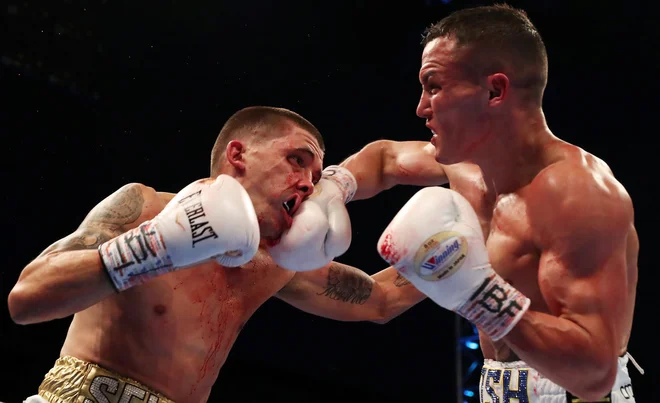 V Leedsu sta se za naslov najboljšega boksarja v peresnolahki kategoriji po verziji IBF pomerila Lee Selby in Josh Warrington. FOTO: Peter Cziborra/Action Images Via Reuters