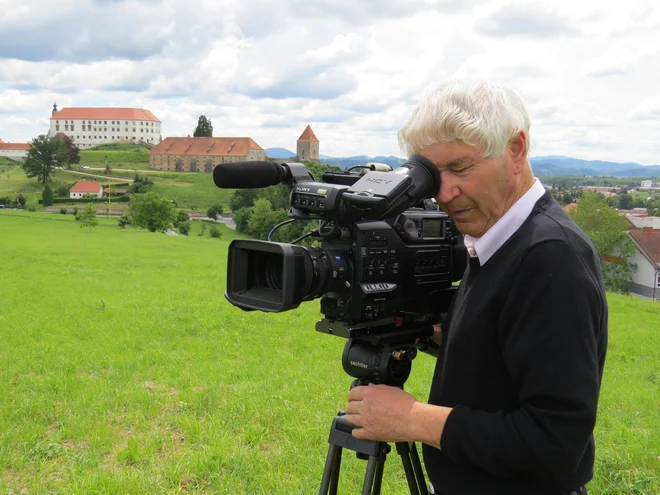 Tinček Ivanuša je poslal 70 filmov na različne&nbsp; festivale in dobil 70 nagrad in priznanj. FOTO:Leon Vidic