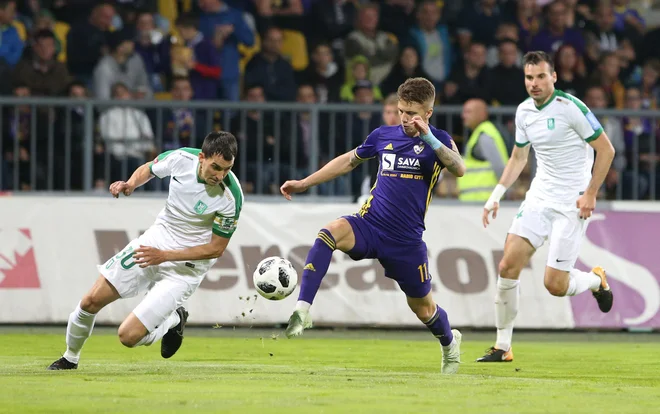 Luka Zahovič (v sredini) želi osvojiti strelsko lovoriko, Branko Ilić (levo) in Dino Štiglec pa naslov državnega prvaka. Foto Tadej Regent/Delo