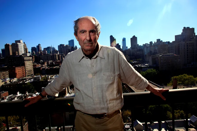 Philip Milton Roth se je rodil 19. marca 1933 v Newarku. Bil je vnuk Judov, ki so se v 19. stoletju v okviru migracijskega vala iz Evrope priselili v ZDA. FOTO: Eric Thayer/Reuters